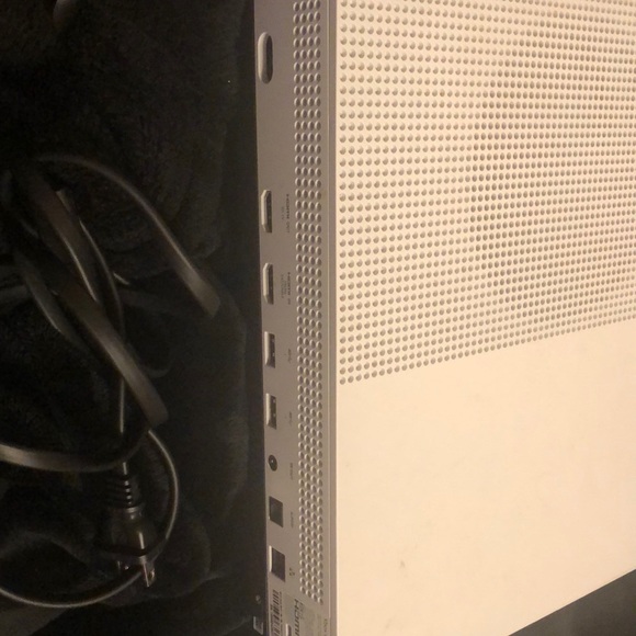 Xbox series one s - Picture 2 of 3